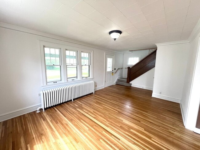 Building Photo - 3 Bedroom, 1 Bathroom Single-Family Home!