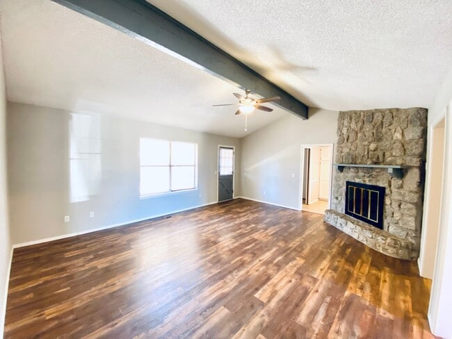 Building Photo - Move-In Ready 3 Bed 2 Bath In Union School...