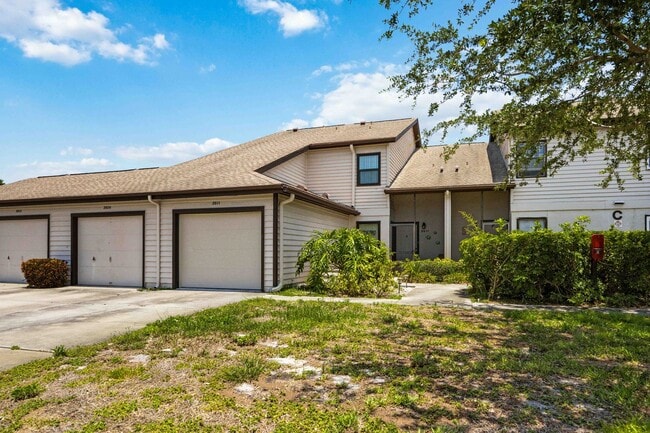 Building Photo - Seasonal or Annual 2 Bedroom, 2.5 Bathroom...