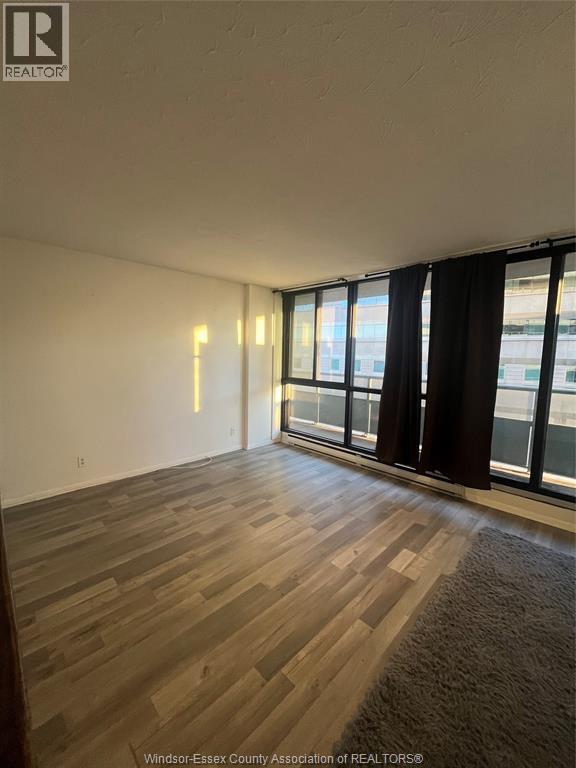 Building Photo - 111 Riverside Dr E