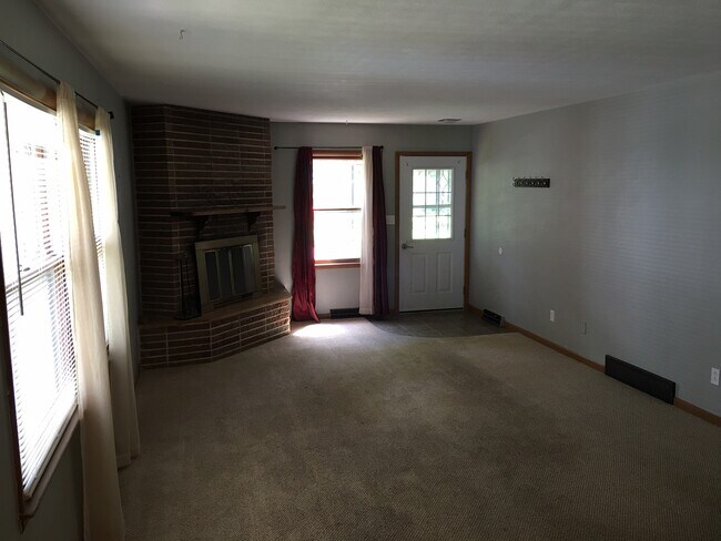 Living Room - 816 E Bloomington St