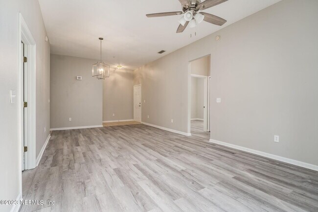 Foto del edificio - 7064 Deer Lodge Cir