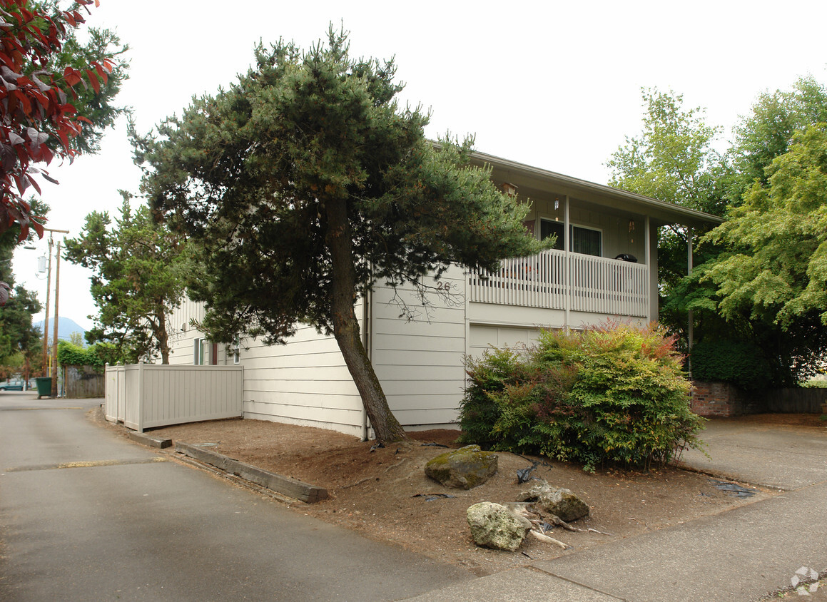 Building Photo - 26-40 E 24th Ave