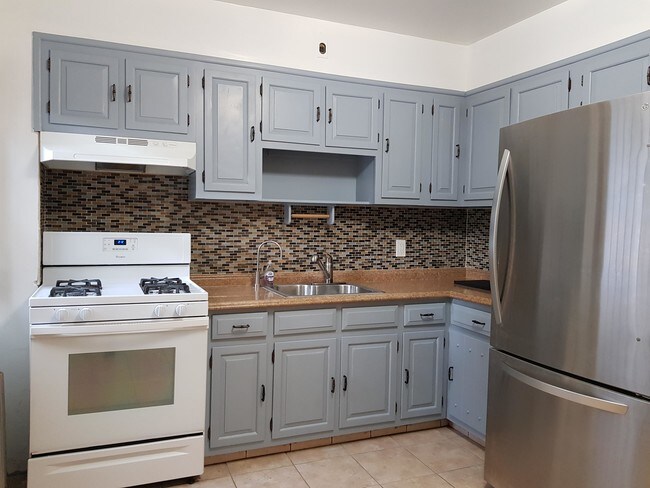 Building Photo - 645 38th St