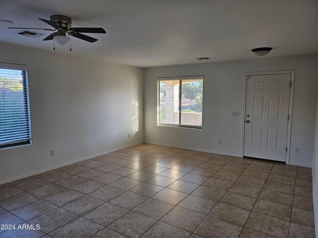 Foto del edificio - 3972 E Maplewood St