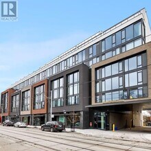 Building Photo - 899 College St