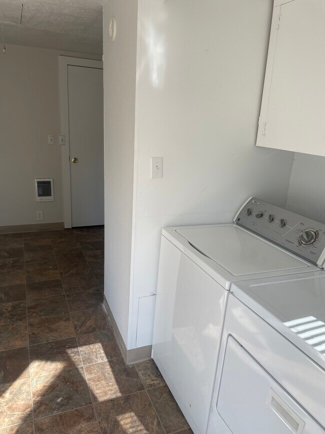 Utility room - 2340 A St