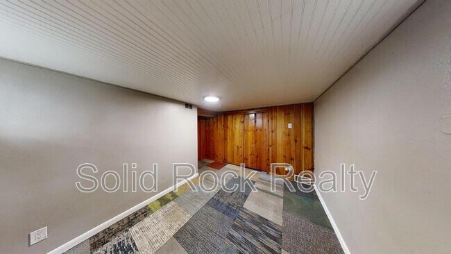 Building Photo - 1520 E Pikes Peak Ave