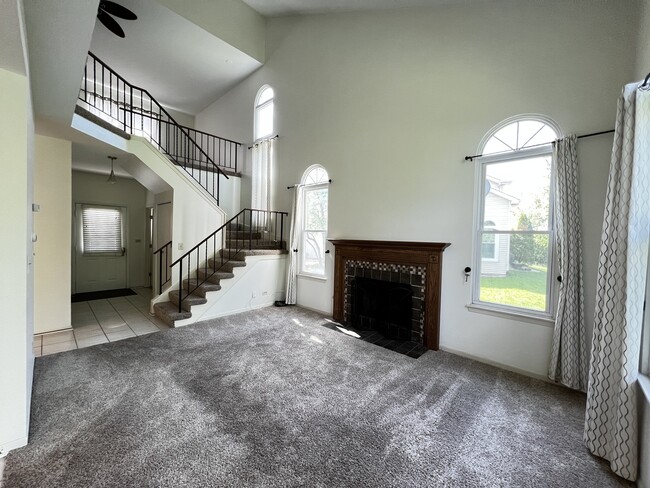 Building Photo - 1556 Darien Lakes Dr