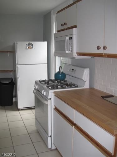 Foto del edificio - 12 Elmwood Rd