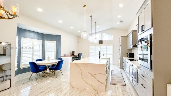 Foto del edificio - 18795 NW 24th Ct