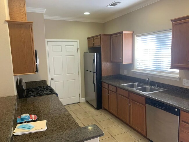 Foto del edificio - Charming 3/2 Craftsman Home in The Village...