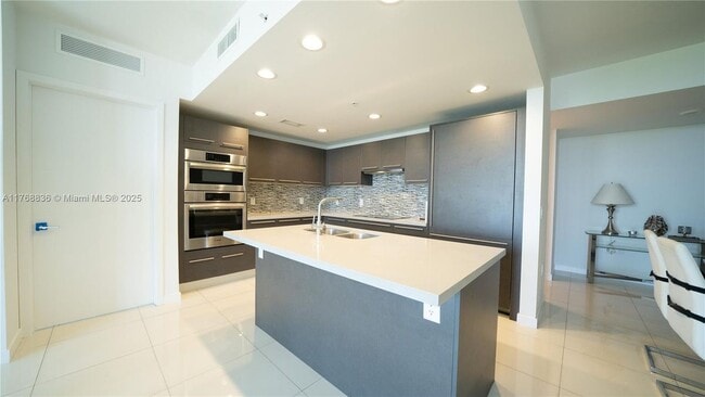 Foto del edificio - 7661 NW 114th Pl