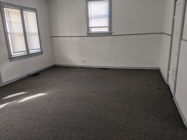 Foto del edificio - $1200 - 2 Bedroom 1 Bath Home - Heart of the City