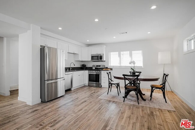 Building Photo - 16 Park Ave