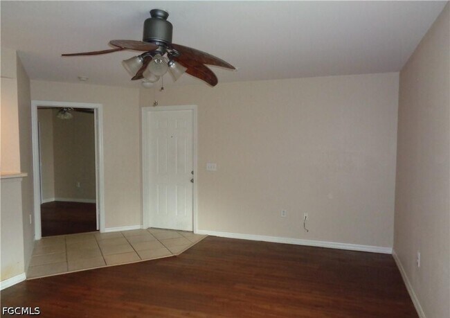 Foto del edificio - 1757 Four Mile Cove Pkwy