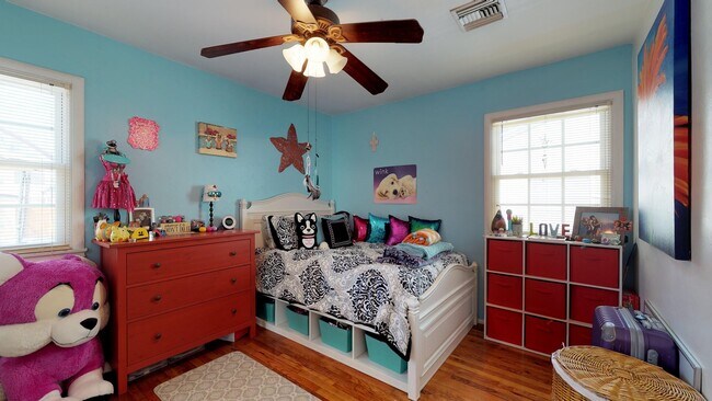 Foto del edificio - Spacious 3 Bedroom, 2 Bath Home Available ...