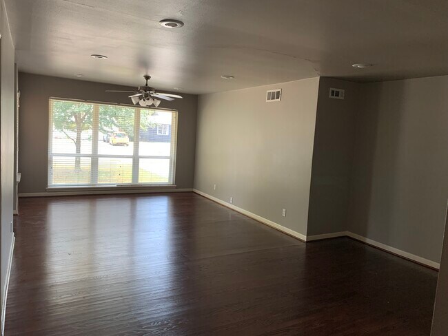 Building Photo - 508 Ridgedale Dr