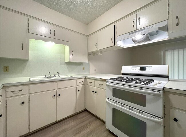 Foto del edificio - 904 N Meadows Dr