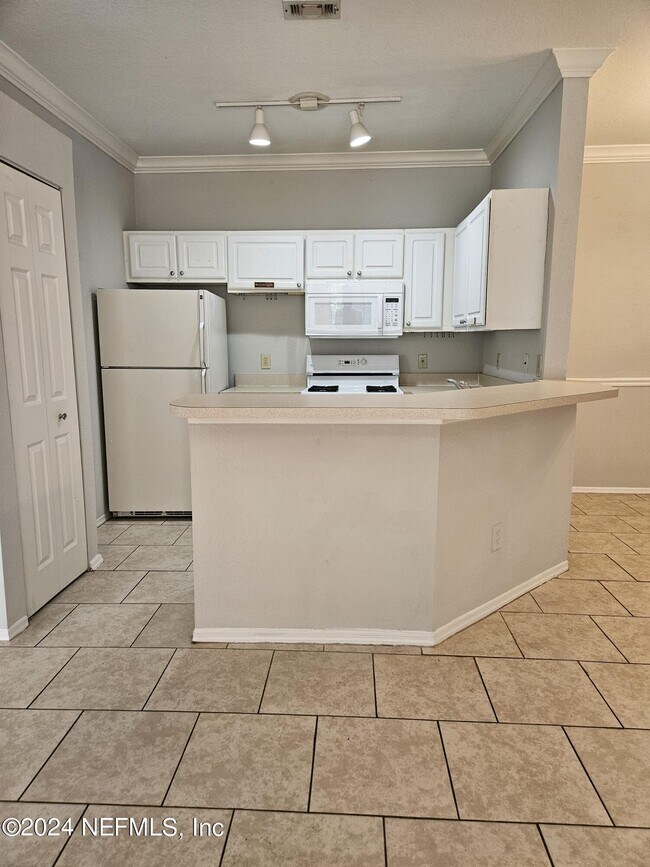 Foto del edificio - 13810 Sutton Park Dr N