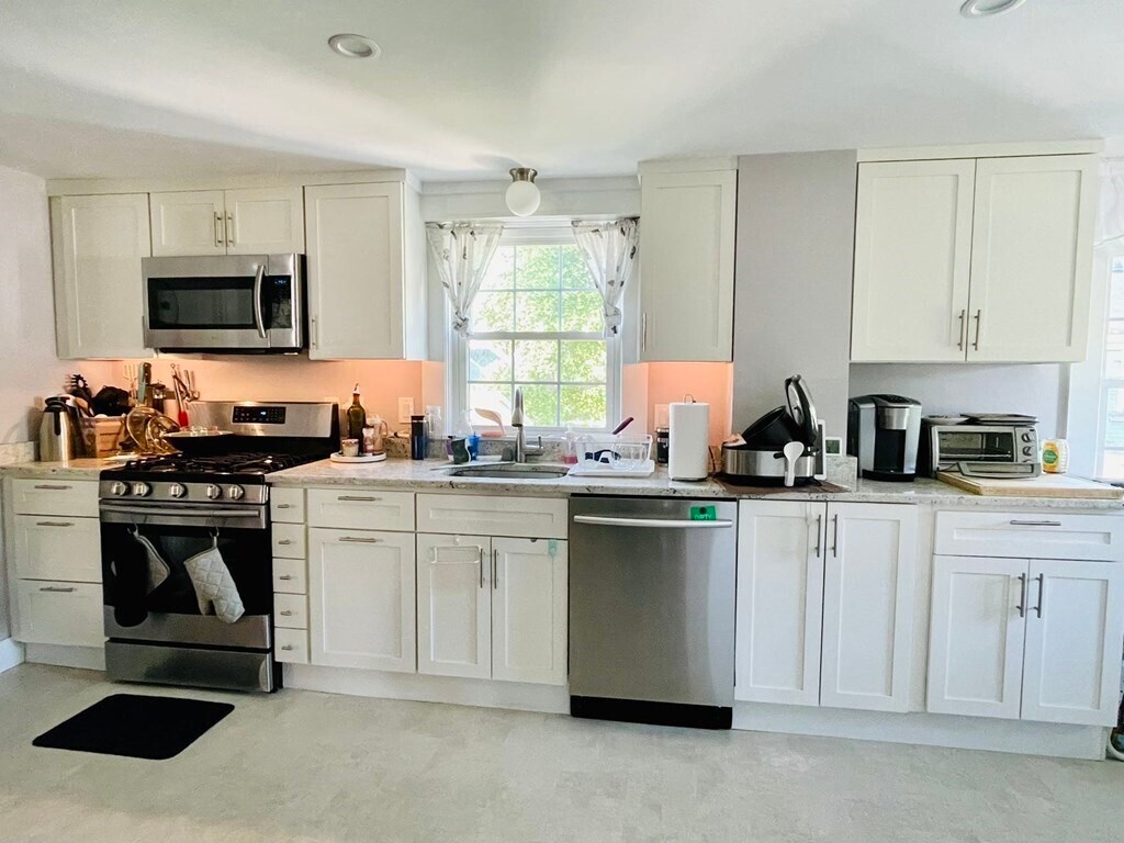 18 Hatfield Rd, Newton, MA 02465 Townhome Rentals in Newton MA