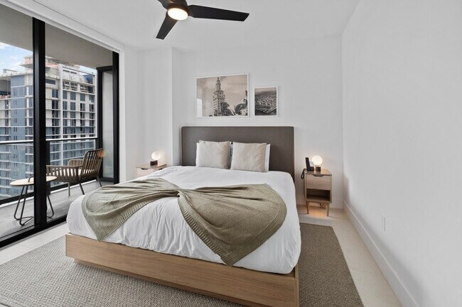 Foto del edificio - 701 NE 1st Ave