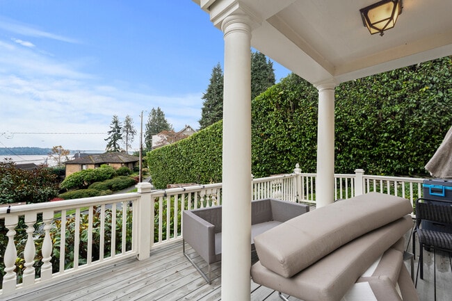 Building Photo - 1435 Newport Way