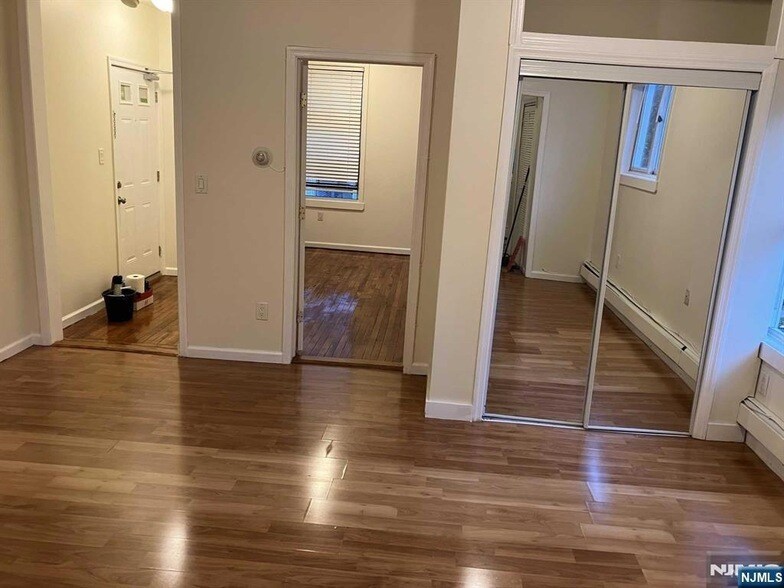 Foto principal - 121 Brookside Ave