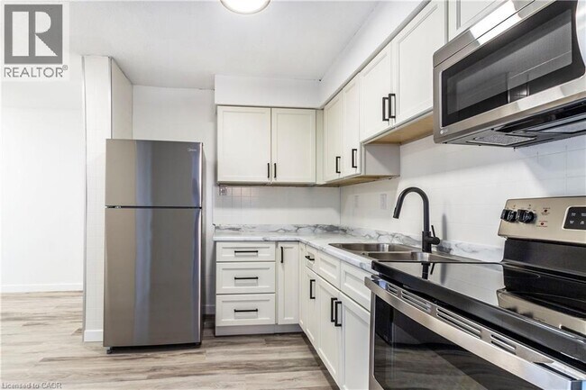 Photo du bâtiment - 975 Warwick Ct