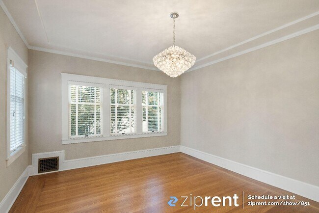 Foto del edificio - 806 Rosemount Rd