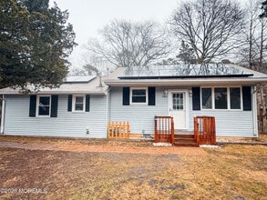 Building Photo - 827 Rogers St