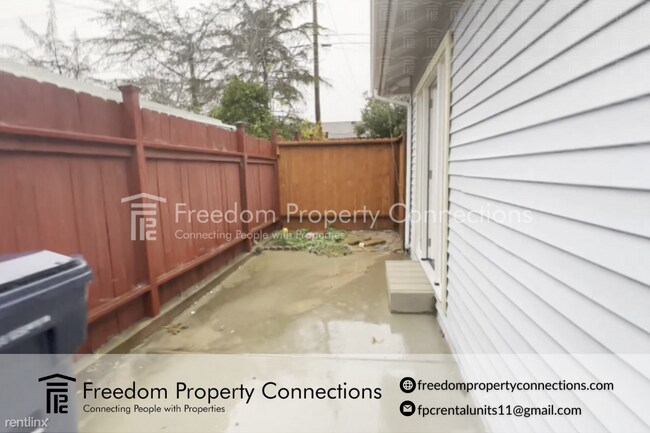 Foto del edificio - Studio, 1 bath Triplex - 253 Orion Avenue ...