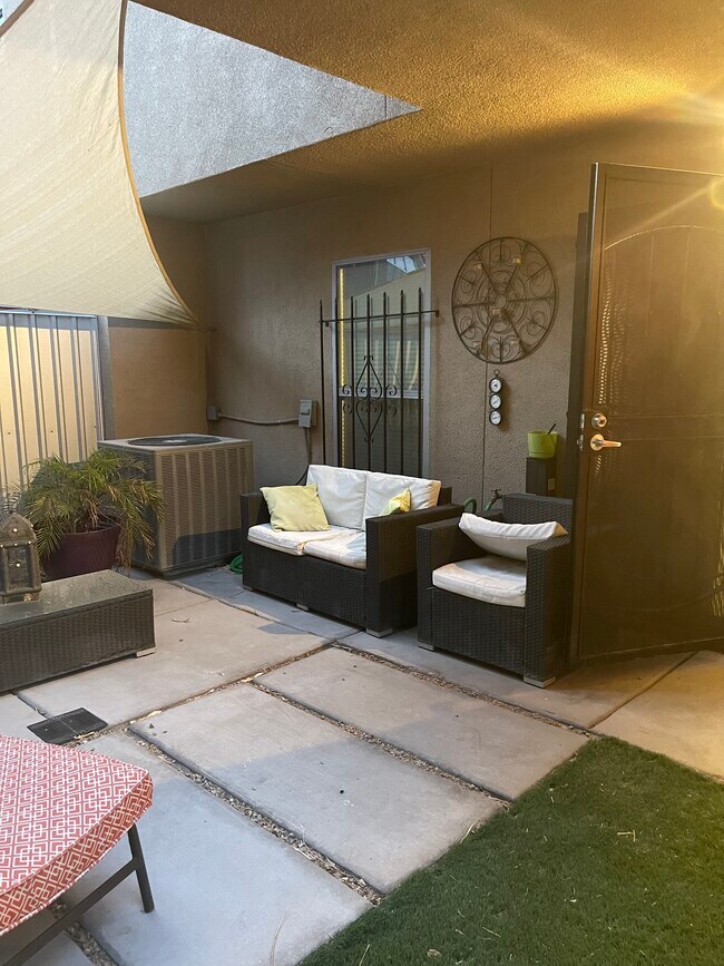 Patio privado - 1974 Pin Oak Ave