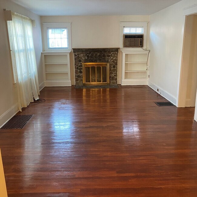 Foto del edificio - 315 Larchmont Rd
