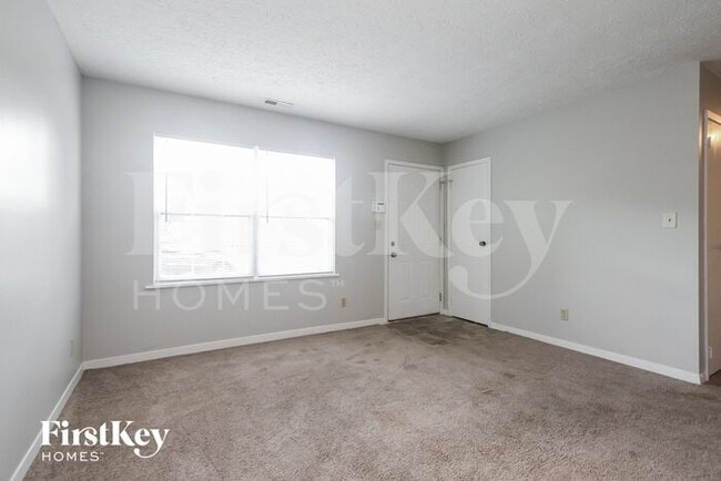 Building Photo - 5639 Dry Den Dr