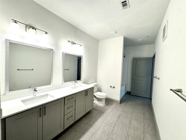 Building Photo - 3333 Weslayan St