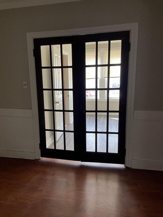 Foto del edificio - NOW AVAILABLE! 3 Bed, 2 Bath Victorian Hom...