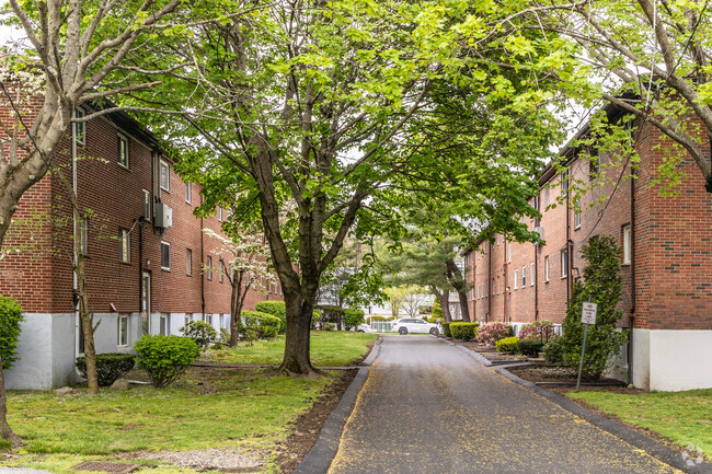 Alt Building - Chestnut Village Condominiums