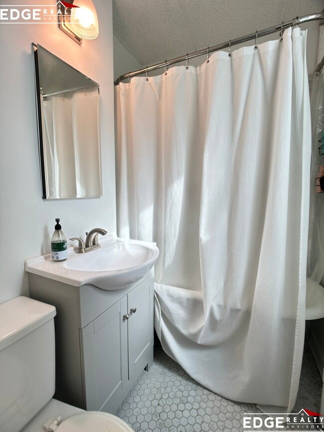 Foto del edificio - 120 Brainerd Rd