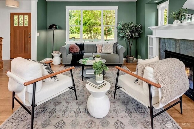 Photo - Alaska Junction - 3 bedroom and 2 1/2 bathroom House