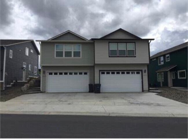 Building Photo - 1027 Alturas Dr