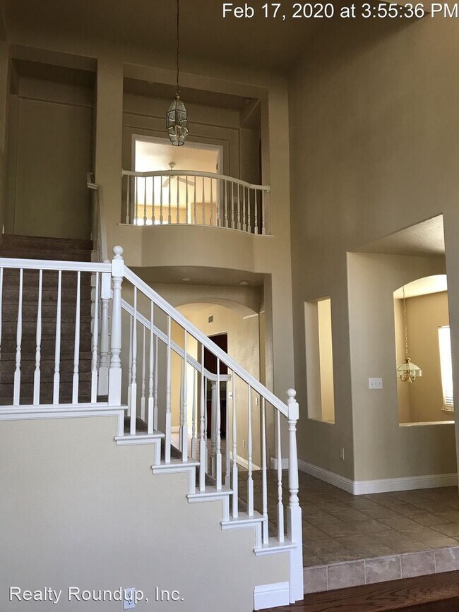 Building Photo - 5 br, 3.5 bath House - 2300 Bastona Dr