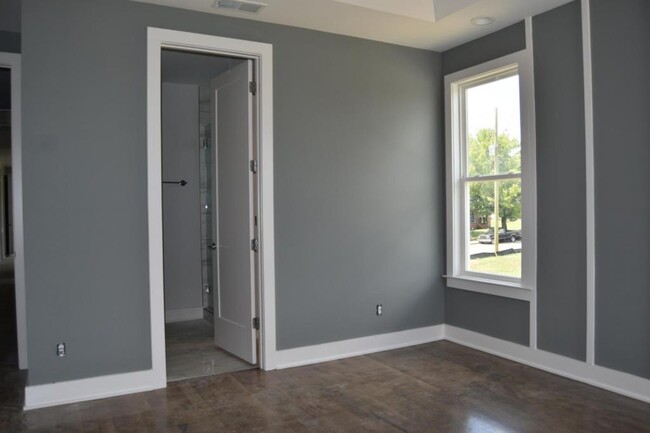 Building Photo - 1602 Heiman Street Unit A