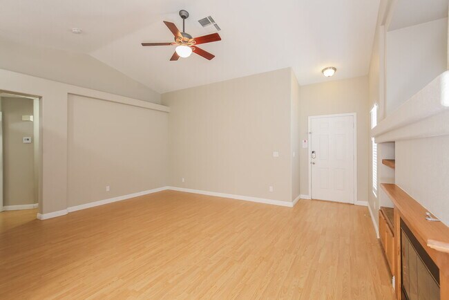 Foto del edificio - 5217 Fall Meadows Ave