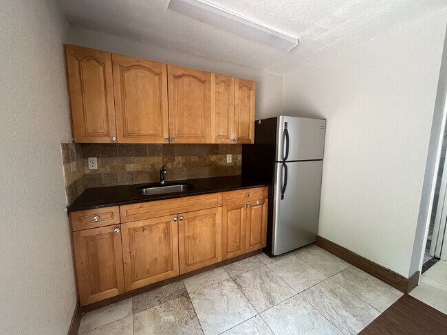 Foto del edificio - Renovated Garage Studio For Rent