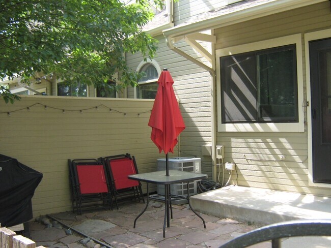 yardv - 331 S Taft Ct