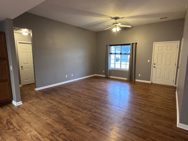 Foto del edificio - 3 Bedroom Home Close to FLW!