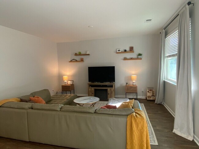 Building Photo - 3 bed 2 bath Home in a cul-de-sac in the Highlands!!!