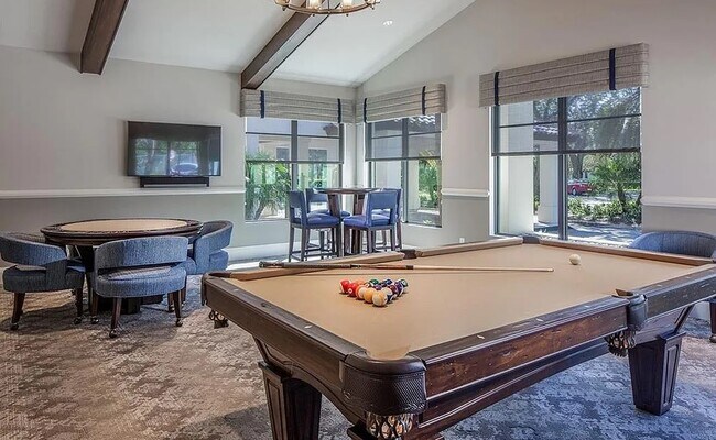 Building Photo - 1750 San Bernadino Way