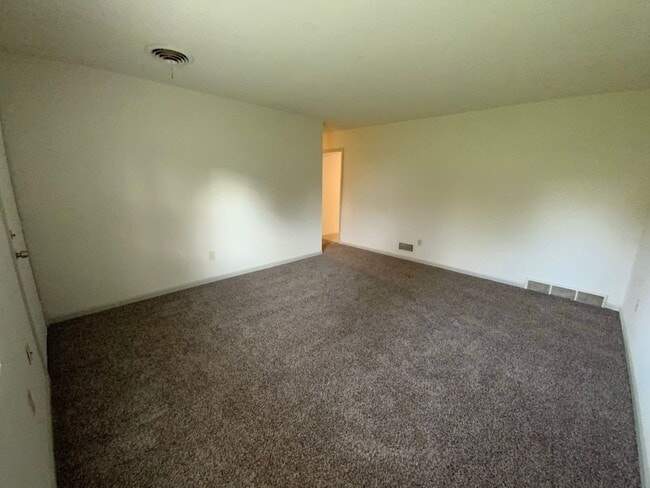 Building Photo - 1630 W Amos Dr